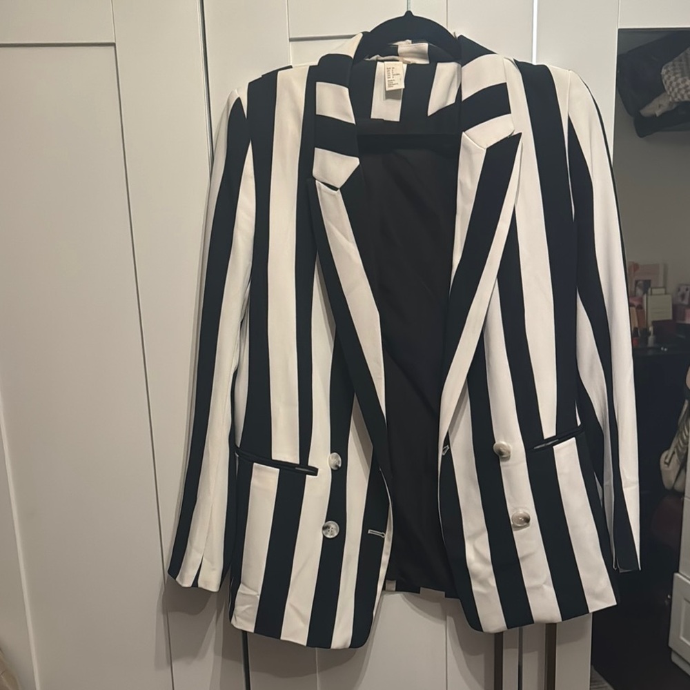 Black and White Striped Suit Set w Pants
